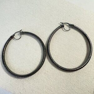 Textured Hoop Earrings Dark Charcoal Gray Simple Modern 14K Italy